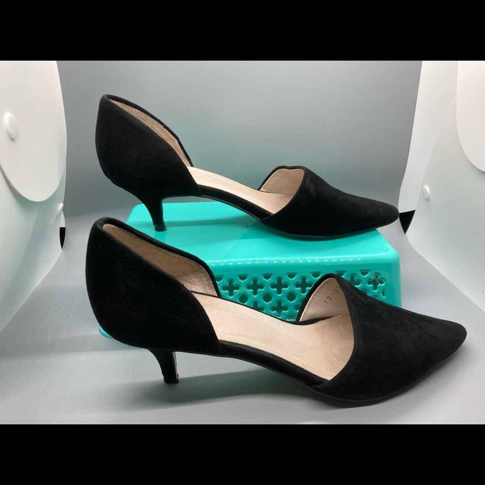 J.Jill. 7.5
Black Suede w Kitten heels - Picture 3 of 7